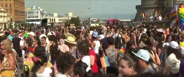 Napoli, in tanti al corteo del Pride 2024