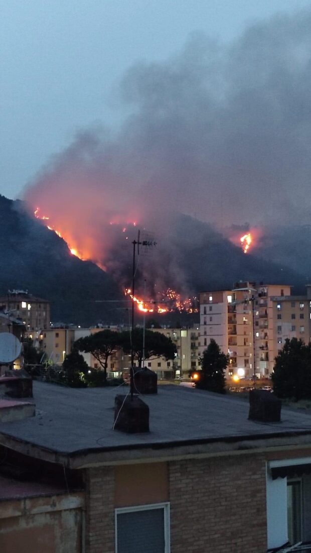 Napoli, incendio Camaldoli: chi doveva controllare?